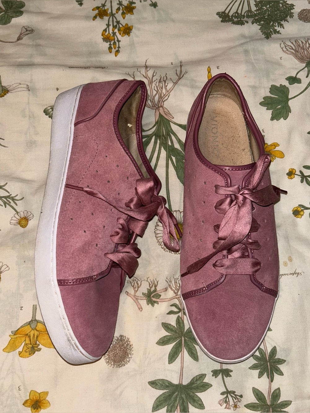 Vionic shoes